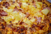 【朗報】パイナップルのピザ、美味い