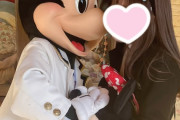 【画像】ミッキーマウス、女を口説く瞬間が凄いと話題にwww