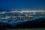【岐阜】山と街のコントラストが美しい...　都会と比べても見劣りしない見事な夜景