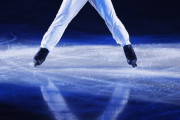 坂本龍一「HAPPY END」が響く氷上、東北ユースオーケストラと共に羽生結弦が魅せる奇跡。競技から解き放たれた、魂の自由な表現に心奪われる！