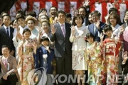 文在寅と同じだ！嘘つき=安倍、信頼できないクズ！安倍首相、税金で票買い、さらに暴けば政権は崩壊するだろう 韓国の反応