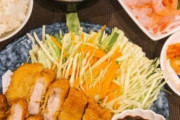 【画像】女性「とんかつ定食？店で食べたら1500円、家で作ったら400円ですけど…？」←嫁にしたいの声が殺到ｗｗｗｗｗ
