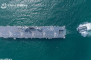 中国海軍揚陸艦群が実戦的な海上訓練を実施…水陸両用攻撃部隊を迅速に対岸に上陸！