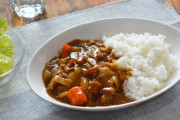 彡(ﾟ)(ﾟ)「カレーライスを食う時は利き手側にライスが来るように配置する」