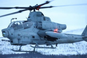 ノルウェーで米海兵隊の攻撃ヘリ「AH-1Z バイパー」と汎用ヘリ「UH-1Y ヴェノム」が寒冷地飛行訓練を実施！