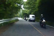 【群馬】目の前で転倒したバイク集団の一台を踏みかけたドラレコ動画。