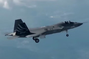 【軍事】 飛んだ！ 韓国初の国産戦闘機KF-21「ポラメ」初飛行に成功