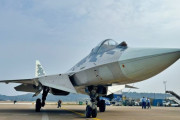【悲報】ロシアのステルス戦闘機Su-57、中国に行ったばかりに中国のオタクに隅々まで撮られて終わる