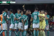 ◆悲報◆メキシコで衝撃の事件…主審が選手の股間にひざ蹴りを見舞い12試合の出場停止処分