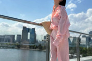 43歳に見えない…広末涼子、妖艶”透け美脚”薄生地パンツコーデ披露「やっと晴れたね」 #芸能 |  鳥羽氏プロデュースの新店舗やで！