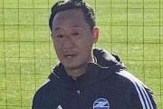 町田ゼルビアの黒田監督、日本サッカーの“弱点”をズバリ「足元でチャカチャカやって、7本パスをつないで…」