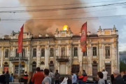 海外「今日もロシアは火事。イルクーツク中心部の歴史的な建物が燃える」