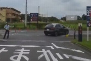 【動画】このドラレコ映像、見直しても何故道路逆走してしまったのか分からない…