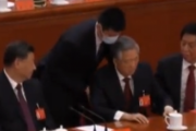 日本メディアさん、共産党大会から引きずり出された胡錦濤「突然の退席」と表現