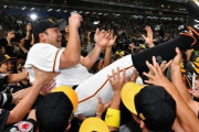 【野球】ソフトバンクが粋な演出「重いから」と断る巨人阿部を胴上げ　引退のベテランに敬意