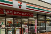 【衝撃画像】北海道のセブンイレブン、雪のせいで店が潰れる