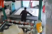 【動画】中国で撮影されたキルト加工機の事故、こわすぎる(@_@;)