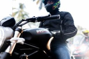 【悲報】女子大生「フェイクレザーのライダースってそんなにだめですか…？」ライダースおじさん「…ッッ！！」