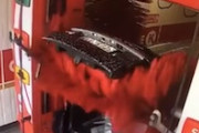 【悲惨】車を洗車機で洗っている最中にトランクが開いてしまった場合ｗｗｗ