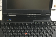 【画像】うちにある珍しいノートパソコンがこちら