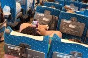 外国人「新幹線にマナー最低すぎる観光客がいた、こうなってはいけない」