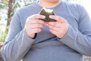 コンビニのおにぎりやばいって 一個食べたら鼻水止まらなくなった