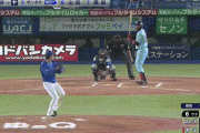 【ヤクルト対DeNA5回戦】ヤクルト・サンタナ、DeNA・上茶谷から今季第1号ソロホームラン！３点差に迫る！！！