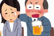 ブランド売り場で、女性店員さんが明らかに買う気がない女と話したいだけのおじさんに絡まれる　→　見てた女性客が店員に話しかけた結果…