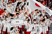 ｢なぜ日本選手団の白ジャケは格好よかったのか｣AOKIが"意地でも全員を採寸"したワケ