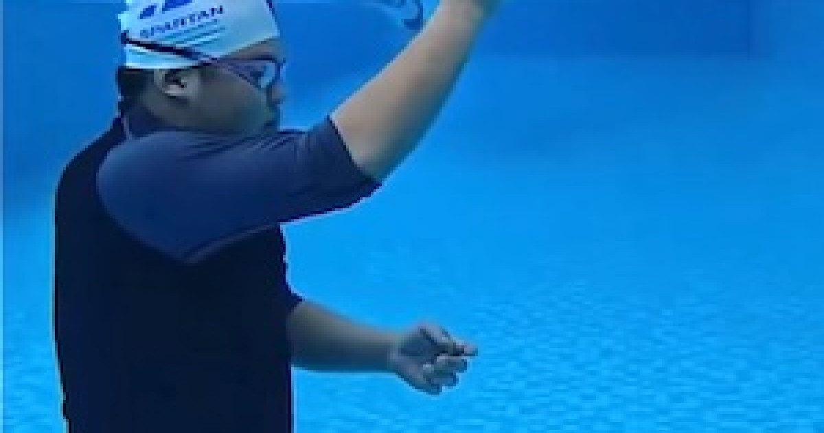 【動画】プールで確実に人気者になれそうな技の解説。