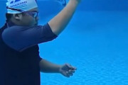 【動画】プールで確実に人気者になれそうな技の解説。