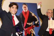 アントニオ猪木の孫、寛太さん「ダァーッ！」　赤ネクタイ姿で弟啓介さんと叙位・叙勲授与会見