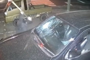 【怨み】群馬県で駐車中の車を片っ端からハンマーで破壊する男が撮影される。