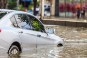 ローン10年で買った車が水没したんだが