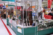1週間で2件の銃乱射事件が発生した米ウォルマート、銃の販売停止の予定なしと表明！