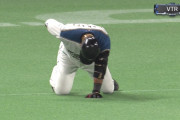 中田翔、内野ゴロで負傷交代　ぎっくり腰か？