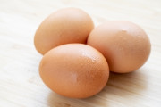 【悲報】卵、高級品になる　貧乏人はどうやってタンパク質取ればいいんだよ