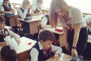 【悲報】女性講師、教え子の男子中学生に抱擁やキスをしてクビ！ｗ