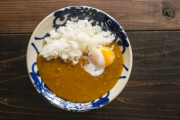 店員「カレーに卵付けますか？無料ですよ」 彡(ﾟ)(ﾟ)「（ゆで卵付くんか？）はい、お願いします」