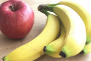 マナー講師「バナナとリンゴが丸ごと出てきたときのテーブルマナーです」