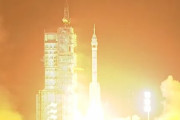中国人飛行士3人が搭乗した有人宇宙船「神舟18号」を打ち上げ…2035年までに月面基地を完成させる計画！