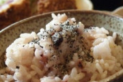 【ヒェ!?】嫁「体にいいから」と雑穀米を食わされたら「ガリッ」石みたいな物体が…米びつみると「え！？白米じゃねぇ…」嫁の購入履歴をみて衝撃！『カテゴリ』がとんでもなかった…