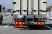 運転中、後ろに大型トラック居るときの緊張感は異常ｗｗｗｗｗ