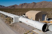 【乗り物】高速輸送システム「ハイパーループ」、初の有人試験を実施