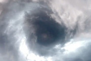 【動画】竜巻が生まれようとしている空の様子をほぼ真下から撮影した映像がすごい。