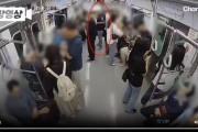 【衝撃映像】韓国の地下鉄、男がガソリンを撒いて放火が撮影されるｗｗｗｗ