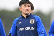 日本代表DF菅原由勢、“右サイドバックの先輩”ロールモデルコーチ内田篤人氏は「僕より遥かにレベルが高い選手」