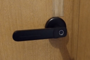 【画像】自室のドアノブを指紋認証にしたったｗｗｗｗｗｗ