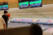 syamuさん、ボーリングで隣のレーンにボールを投げ怒られる