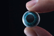 AR映像を視界に表示する「スマートコンタクトレンズ」爆誕！ 未来きたああああああ